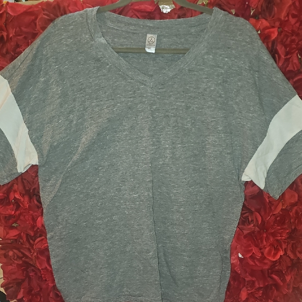 Alternative Gray V-Neck T-Shirt with White Sleeve Accents Size Xlarge